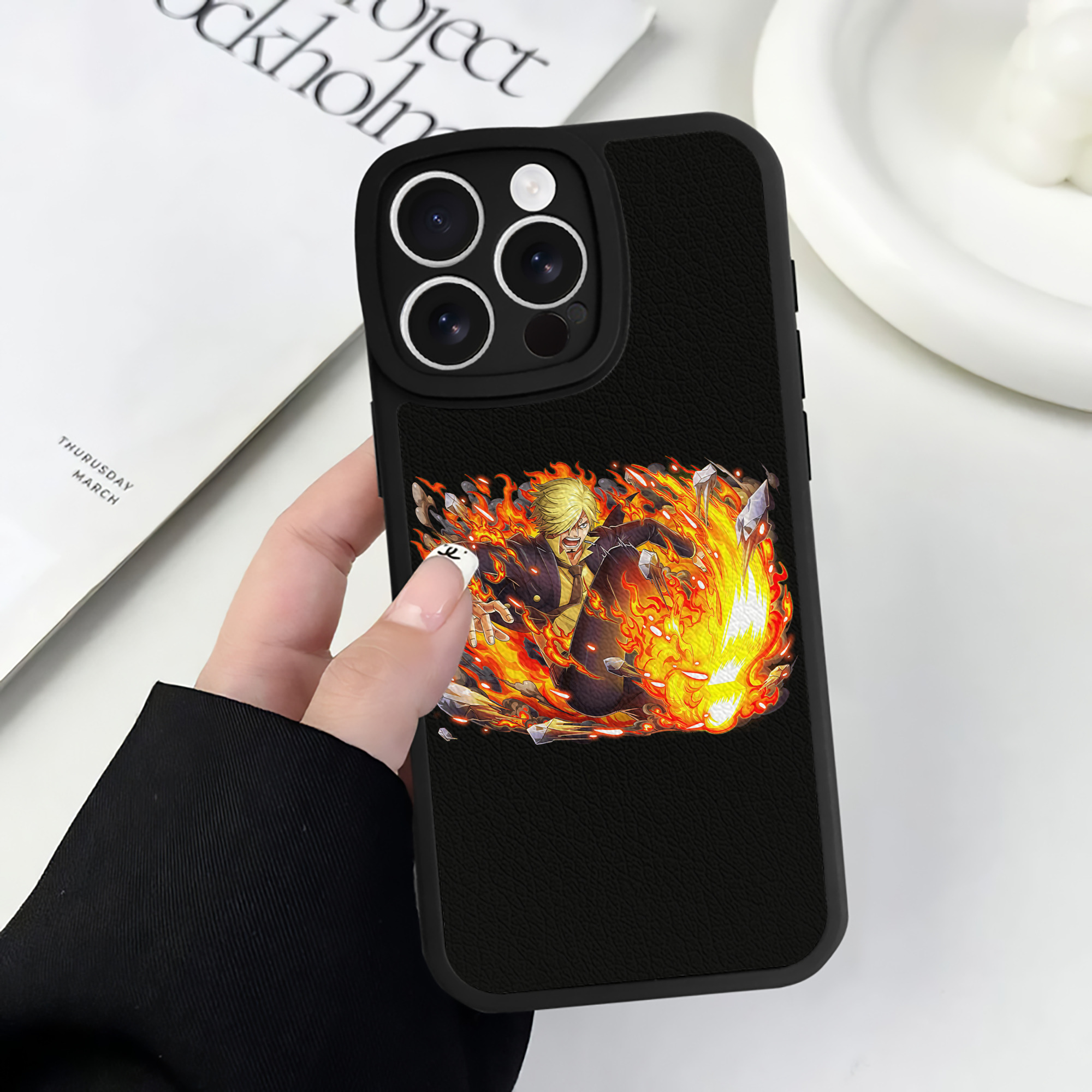 （画像用） ワンピース サンジ ONE PIECE Sanji 【iPhone 16シリーズ対応】シリコンスマホケース（レザー調） 材質：シリコン